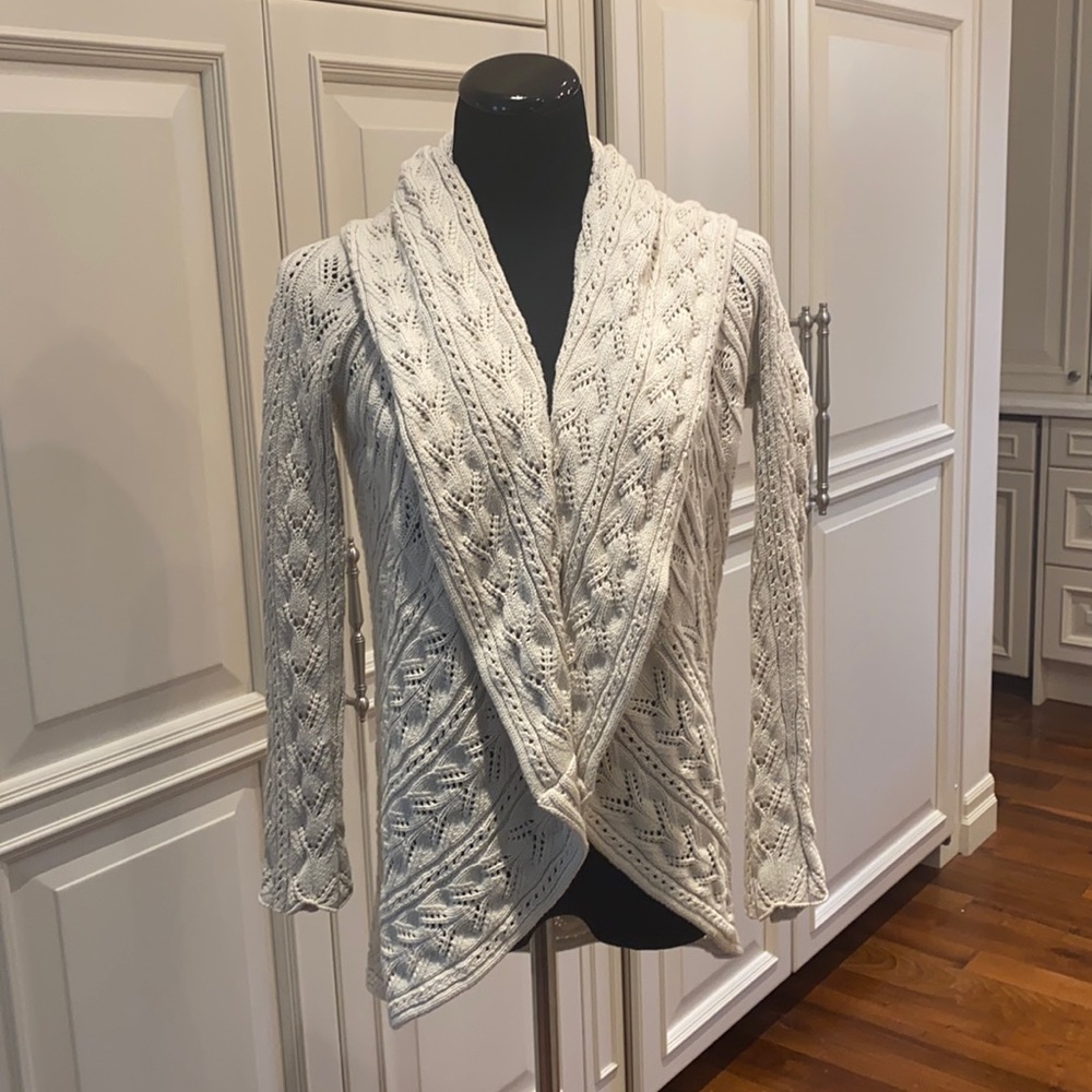Cabi vintage cardigan XS probably worn once. Color is between beige and Gray.